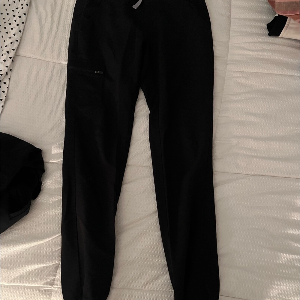Women’s figs black scrub pants